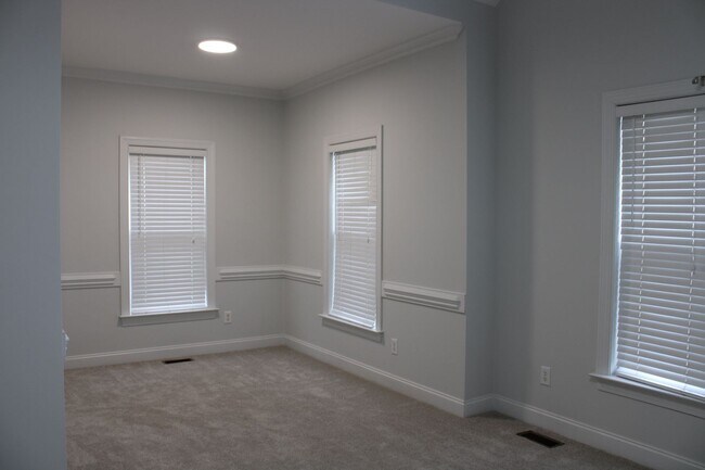 Building Photo - 3705 Warwick Pl