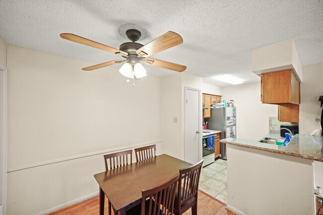 Building Photo - 2120 El Paseo St