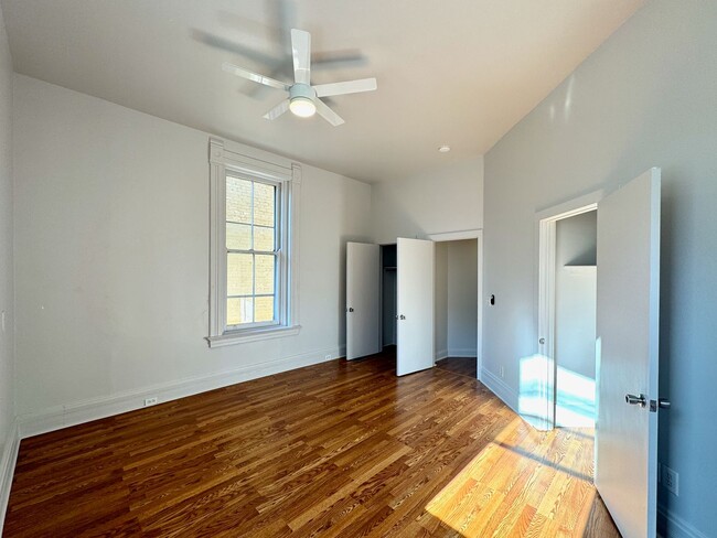 Building Photo - 2233 Victor St