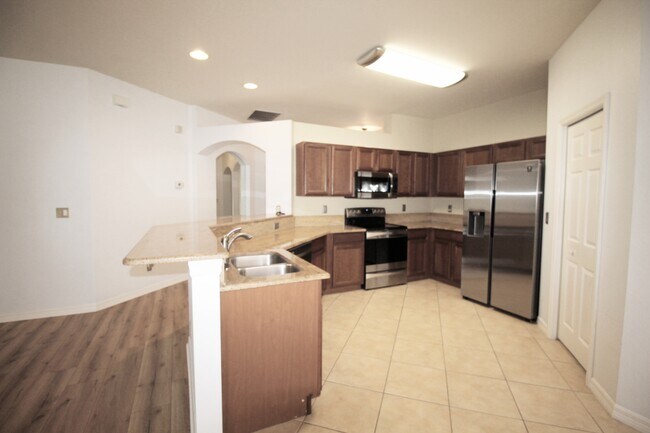 Building Photo - 6428 Waverly Green Way