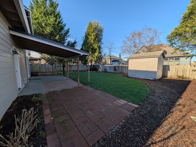 Building Photo - $3,300 - Two-Story Home with Three Bedrooms, 2.5 Bathrooms, and a Bonus Room