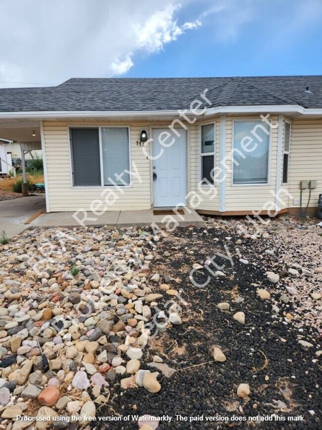 Building Photo - 114 W Sunset Dr