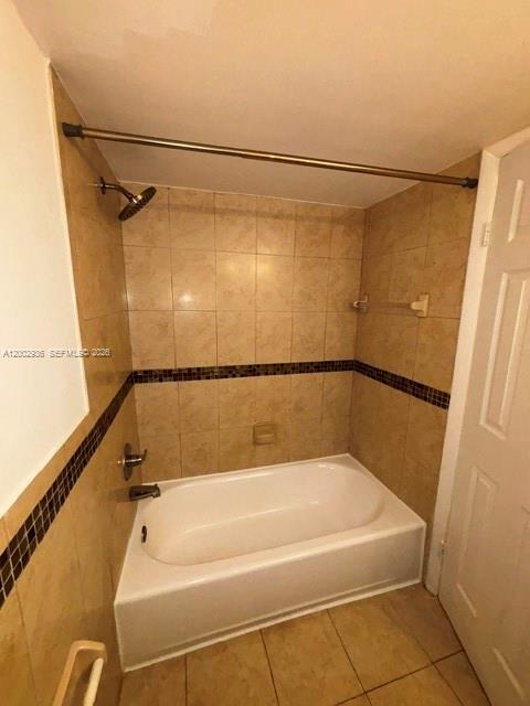 Building Photo - 3410 Foxcroft Rd