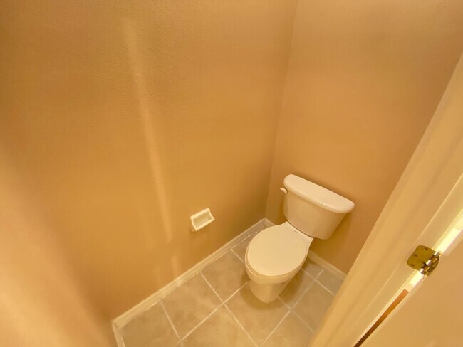 Building Photo - Beautiful 2/2 Condo in North Shore at Lake Hart – Golf Course Views & Available Now!