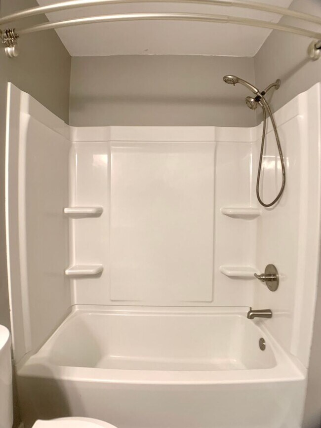 Building Photo - 719 Spees Dr