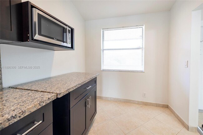 Building Photo - 9876 Nob Hill Ct