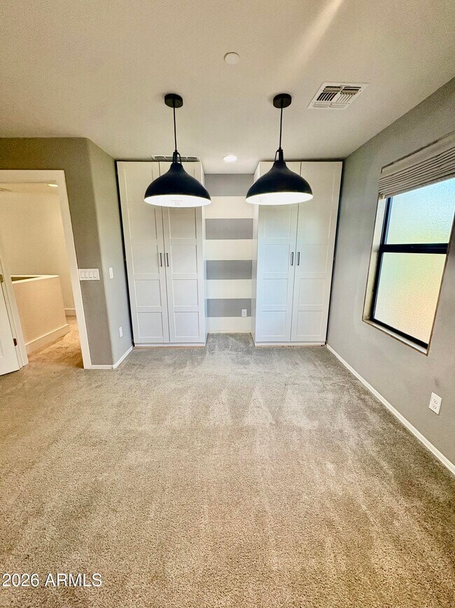 Building Photo - 4740 E Tierra Buena Ln