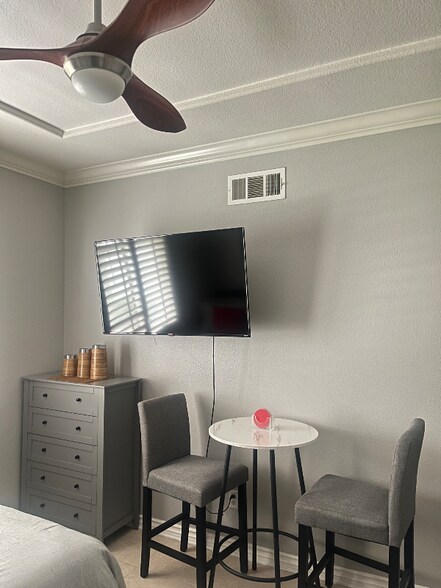 Building Photo - 8418 Lourenco Ln