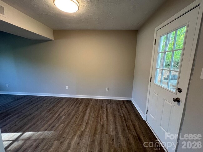 Building Photo - 1260 Fieldstone Rd