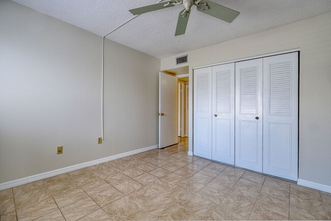 Building Photo - 14800 Walsingham Rd