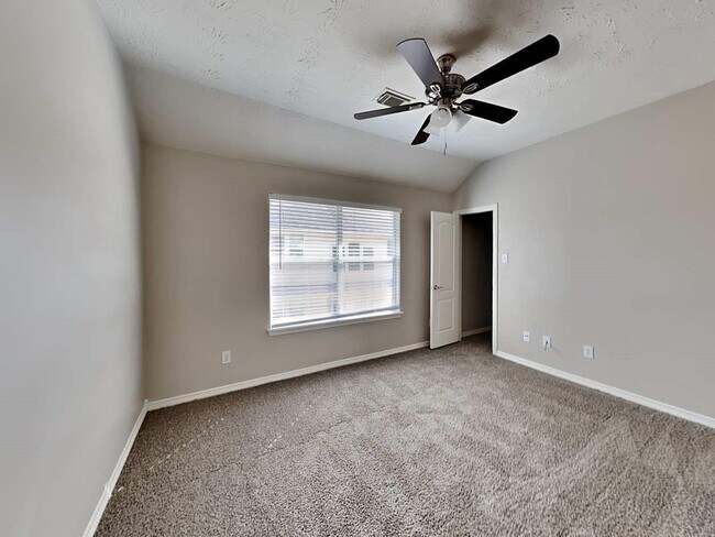 Building Photo - 28919 Hidden Lake Ct