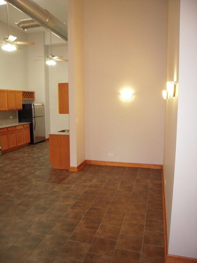 Building Photo - 16649 Oak Park Ave