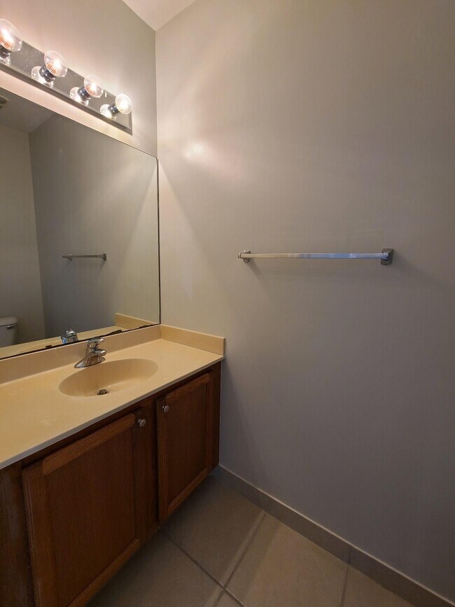 Building Photo - 590 Amador Ln