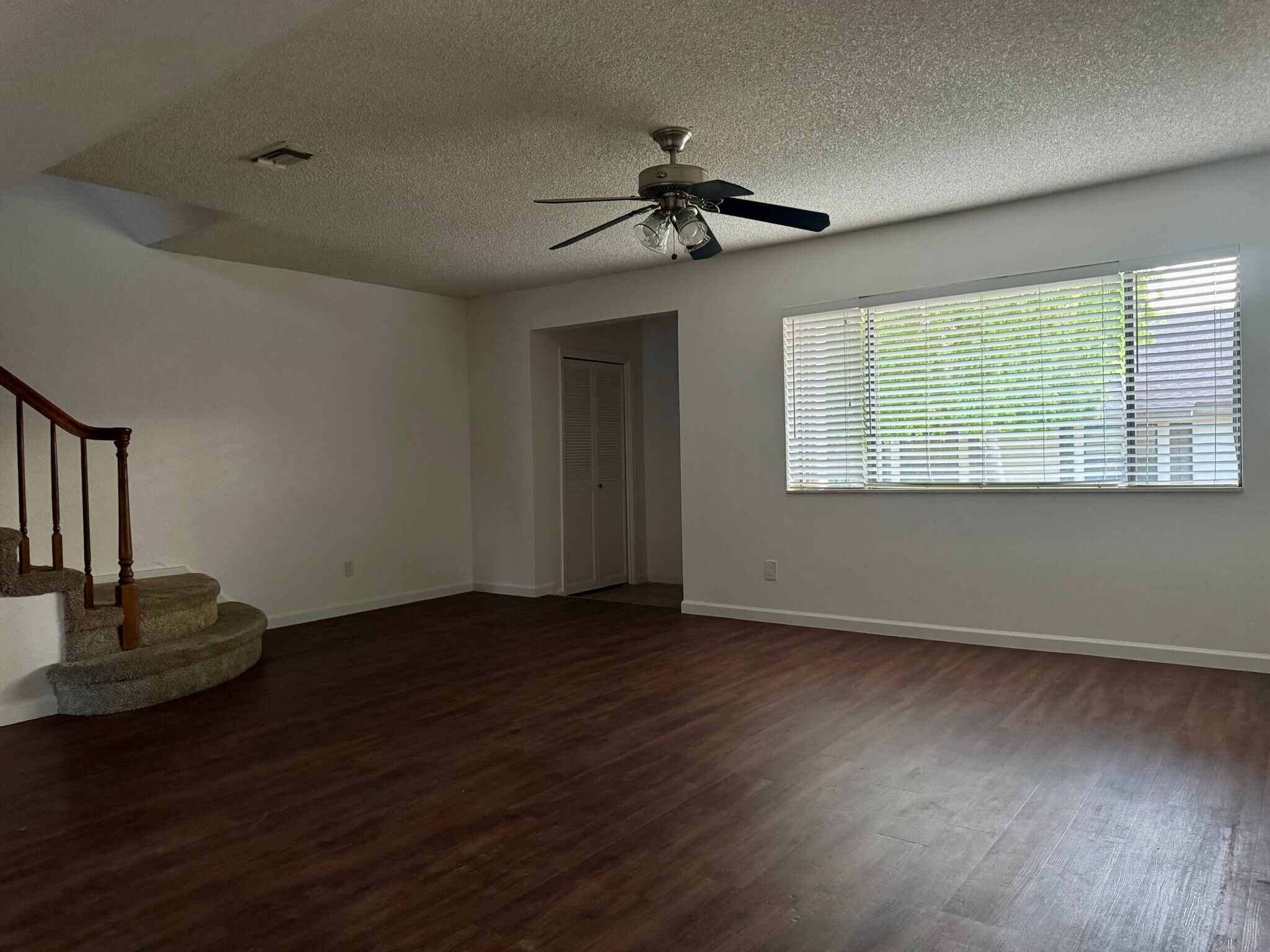 Building Photo - 1550 N Stapley Dr