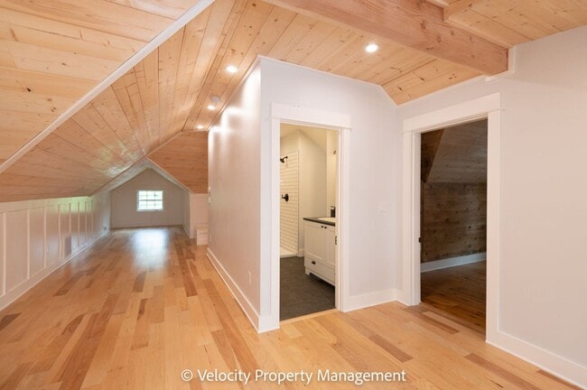 Building Photo - Beautiful Home Across the Street from Drake Park!