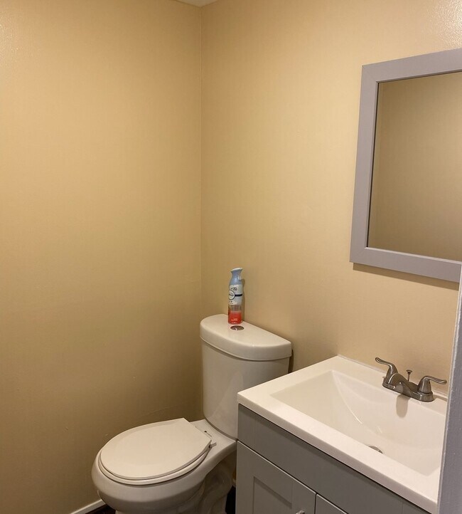 Building Photo - 6651 S Ellis Ave