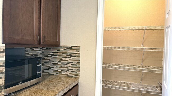 Building Photo - 6451 Parrot Ridge Ct