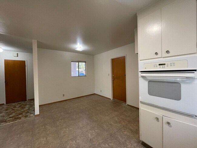 Building Photo - Spacious Home Available in Almaden Valley - 3bd/2ba! Coming Soon!