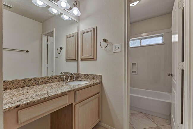 Building Photo - 6615 Haughton Dr