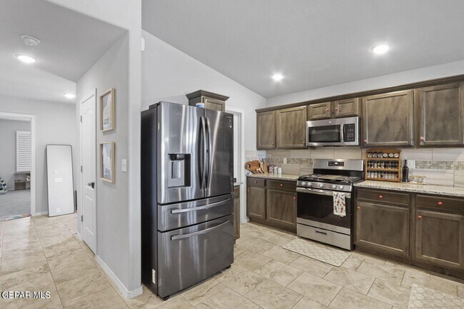 Building Photo - 3917 Desert Dunes Dr