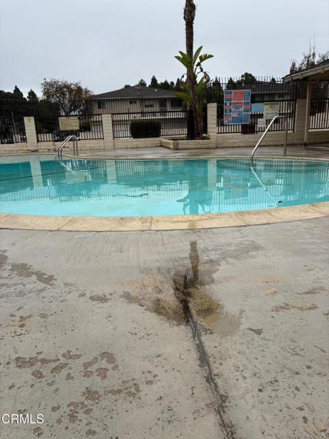 Building Photo - 702 W Hemlock St