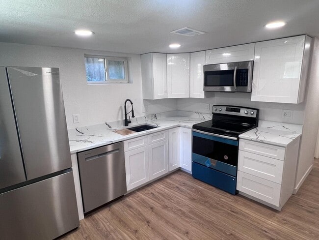 Primary Photo - 2285 Gray St