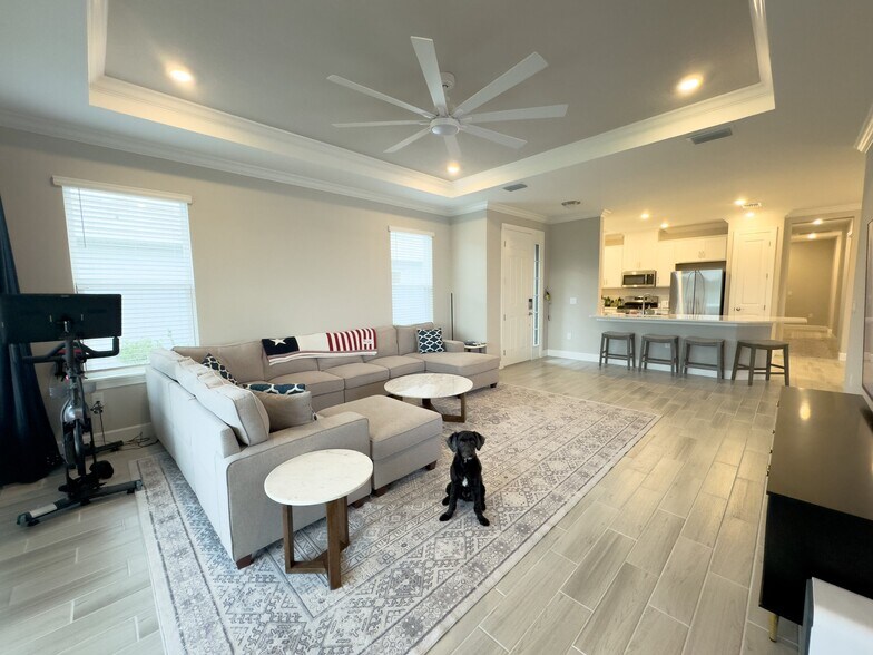 Building Photo - 16126 San Donato Pl