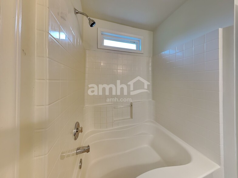 Building Photo - 4401 Cobble Creek Ln