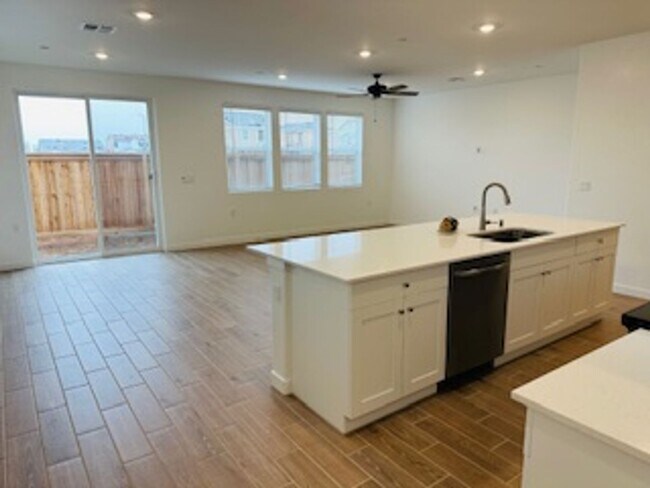 Building Photo - $2,650 Plum Tree 3 Bd + flex Home, Solar Panels & Battery, NEW Build - Clovis & Shepherd Ave.