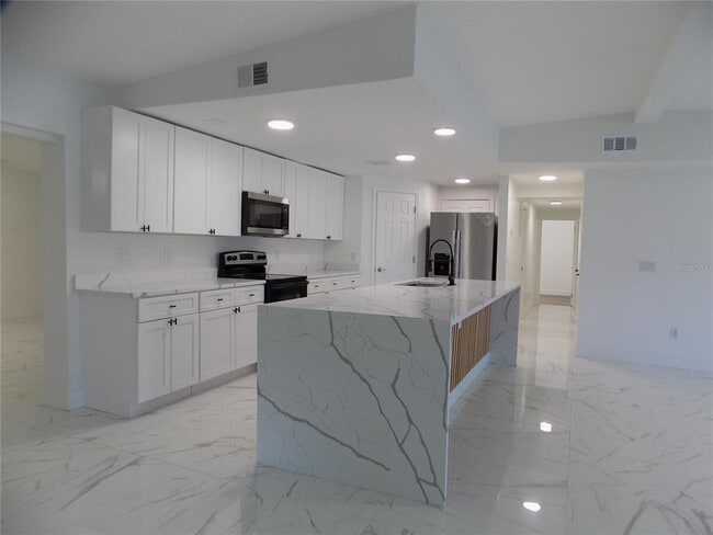 Building Photo - 1511 E Horatio Ave