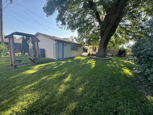 Building Photo - 7930 McVicker Ave