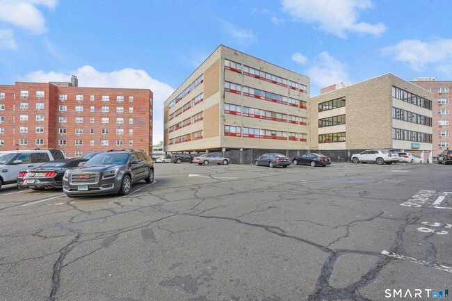 Building Photo - 140 Grove St