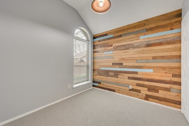 Building Photo - Garden haven 3 bed 2 bath home in H-E-B school district