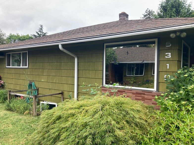 mid-century construction - 5310 SE Schiller Street