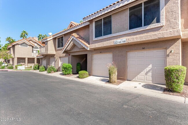 Building Photo - 1633 E Lakeside Dr