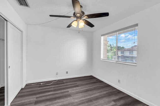 Building Photo - 6813 Via Regina