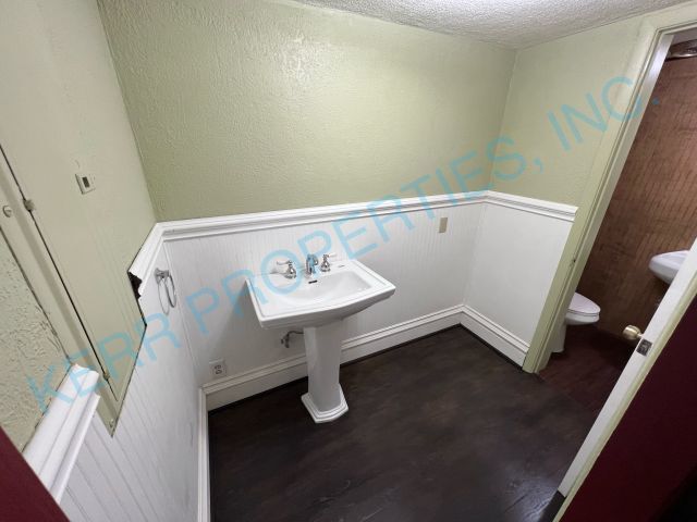 Building Photo - Deep Creek Manor! 3 Bd / 1.5 Bth - Central...