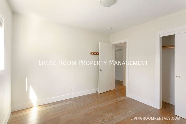 Building Photo - 8034 SE 42nd Ave