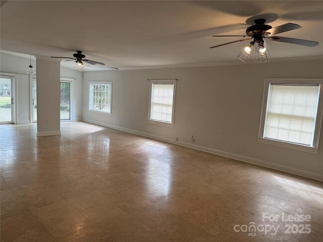 Building Photo - 2610 Providence Rd