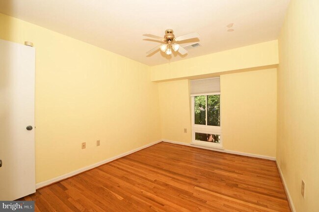 Building Photo - 8147 Inverness Ridge Rd