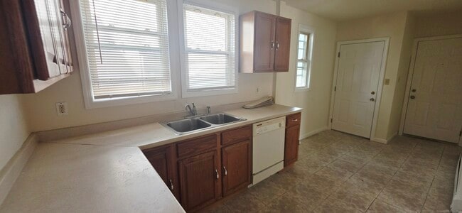 Building Photo - 160 4th St