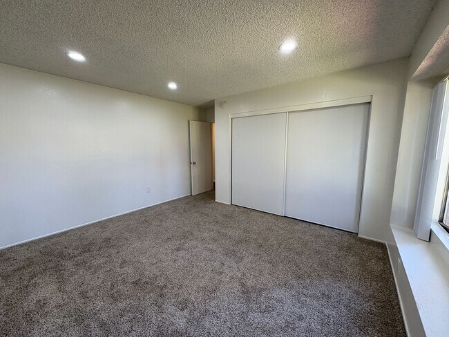 Building Photo - 2244 E Joana Dr