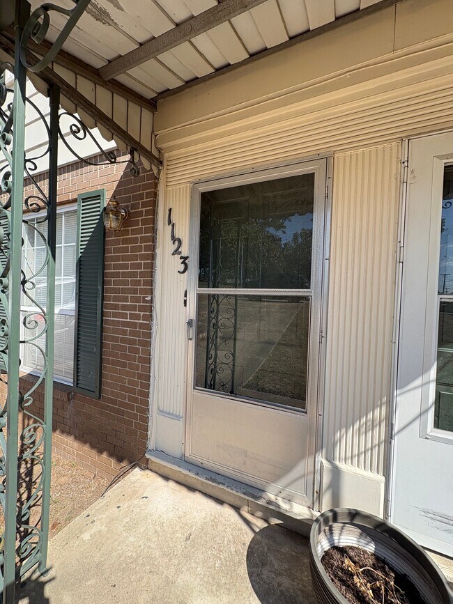 Building Photo - 1123 W Scenic Dr