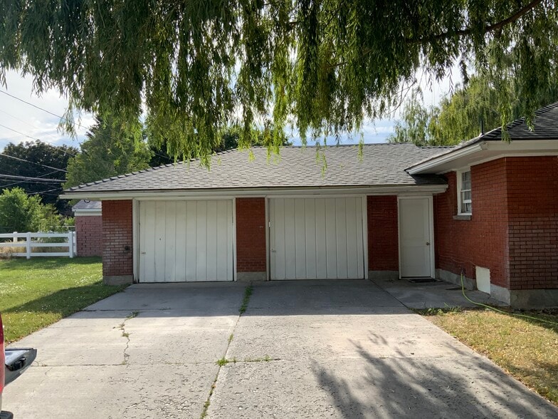 Building Photo - 2200 S Lee Ave