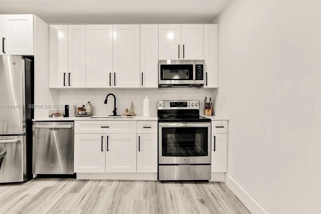 Building Photo - 1237 NW 33rd Ave