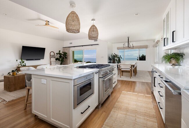 Building Photo - Stunning Santa Barbara Oasis!