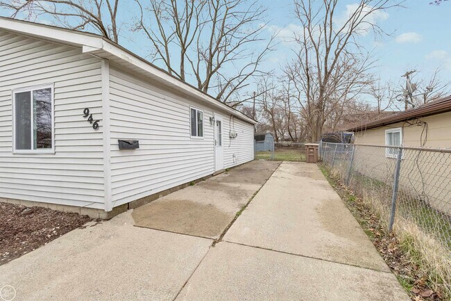 Building Photo - 946 Fairview Ave