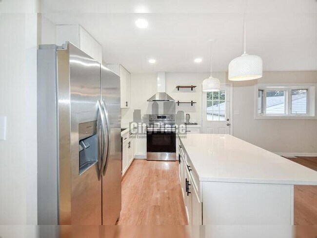 Building Photo - 3202 Macarthur Ln
