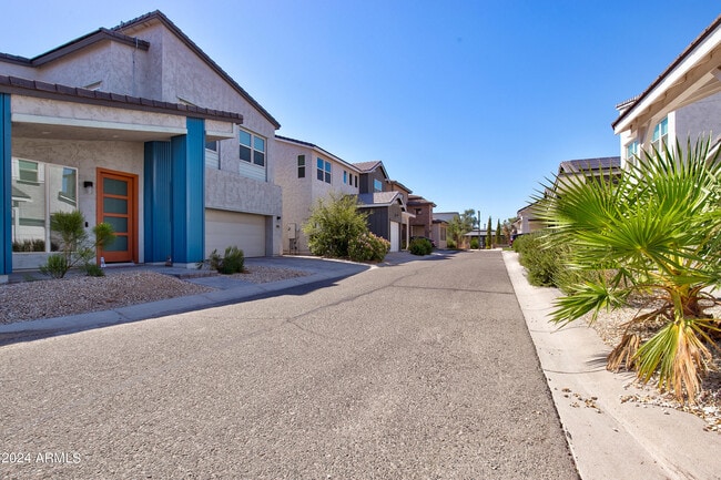 Building Photo - 15717 W Polk St