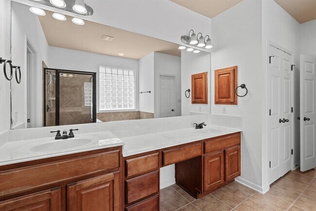 Building Photo - 16304 Fincastle Dr